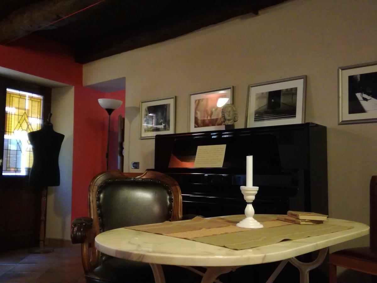 Casa Asso Di Coppe B&B アルバ エクステリア 写真