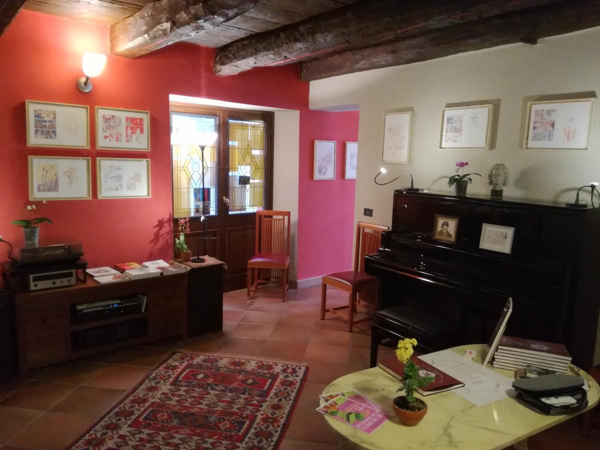 Casa Asso Di Coppe B&B アルバ エクステリア 写真